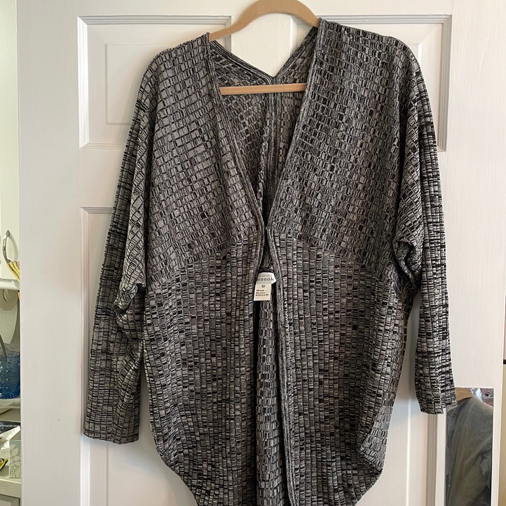 Misook oversized raglan grey/black sweater. Size XS.
